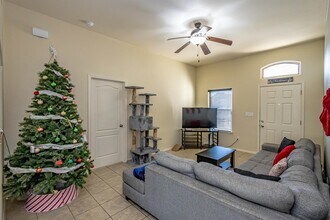 5819 St Sylvia Loop in Laredo, TX - Building Photo - Building Photo