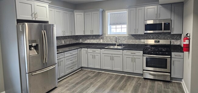 210 Franklin St, Unit 2nd. Floor in Elizabeth, NJ - Building Photo - Building Photo