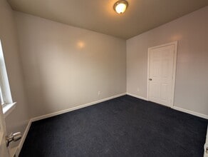 56 Elm St, Unit 3L in Holyoke, MA - Foto de edificio - Building Photo