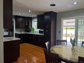 10291 Masterson Rd in Stanton, CA - Foto de edificio - Building Photo