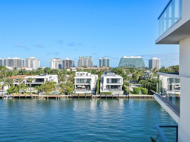 property at 9261 E Bay Harbor Dr