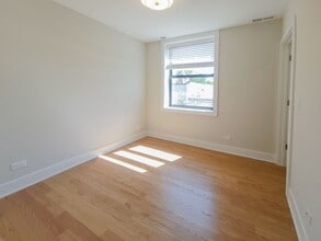 2020 W Montrose Ave, Unit 2C in Chicago, IL - Foto de edificio - Building Photo