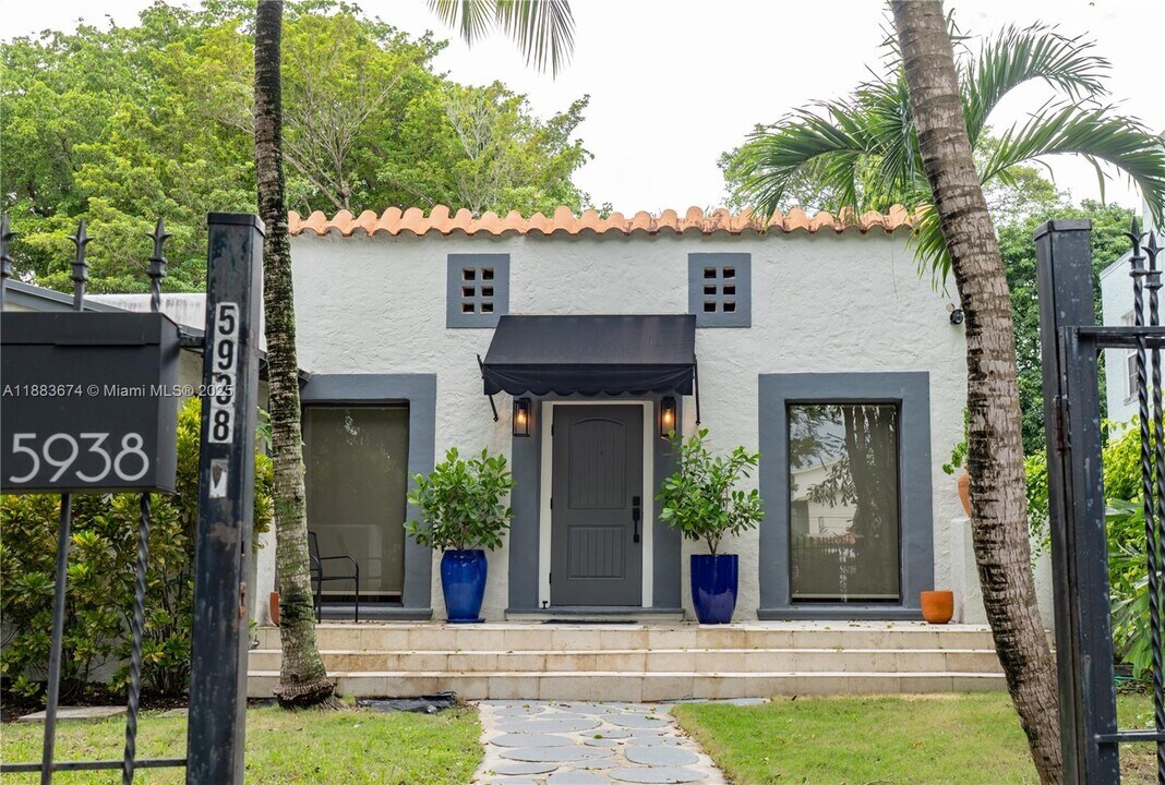 5938 NE 5th Ave in Miami, FL - Building Photo