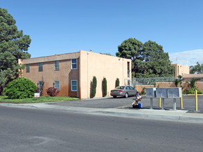 Pine Park Apartments in Albuquerque, NM - Building Photo - Building Photo