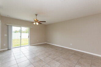 17055 Peaceful Valley Dr in Wimauma, FL - Building Photo - Building Photo