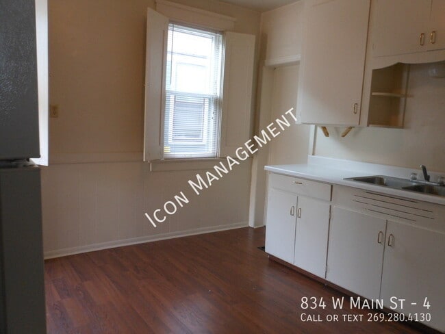 834 W Main St in Kalamazoo, MI - Building Photo - Building Photo
