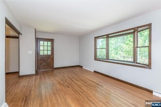 192 Woodland Ave in Ramsey, NJ - Building Photo - Building Photo