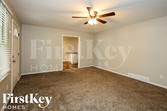 607 NE Main St in Lee's Summit, MO - Building Photo - Building Photo