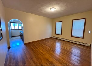 225 Holland St, Unit 2 in Somerville, MA - Building Photo - Building Photo