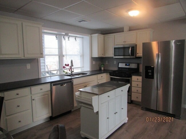 218 Hart St in Taunton, MA - Building Photo - Building Photo