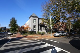 604 5th St NE in Washington, DC - Building Photo - Building Photo