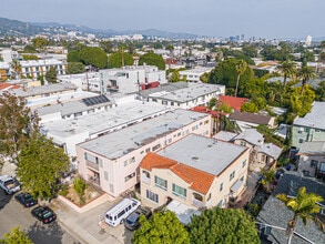 904 N Ogden Dr in West Hollywood, CA - Foto de edificio - Building Photo