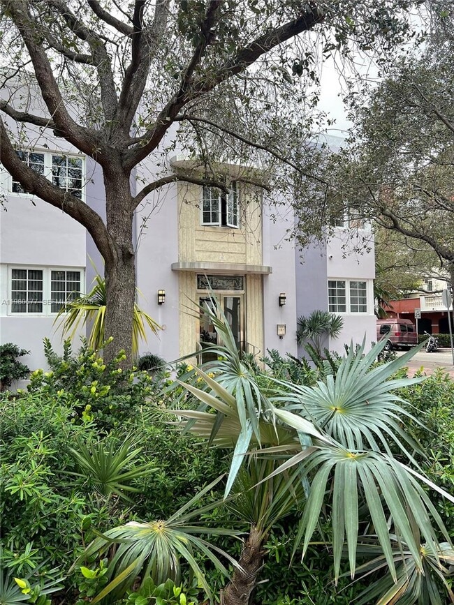 260 Euclid Ave in Miami Beach, FL - Foto de edificio - Building Photo