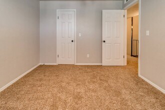 1201 Lakecrest Dr in Norman, OK - Foto de edificio - Building Photo