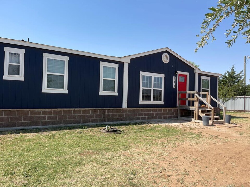 2003 W County Rd 138 in Midland, TX - Building Photo