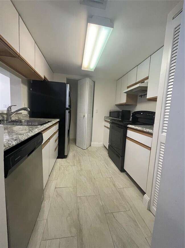 9701 Westview Dr in Coral Springs, FL - Foto de edificio - Building Photo