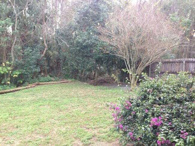 property at 2321 Roanoke Ct