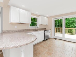 3 Idlewild Dr in Hyde Park, NY - Building Photo - Building Photo