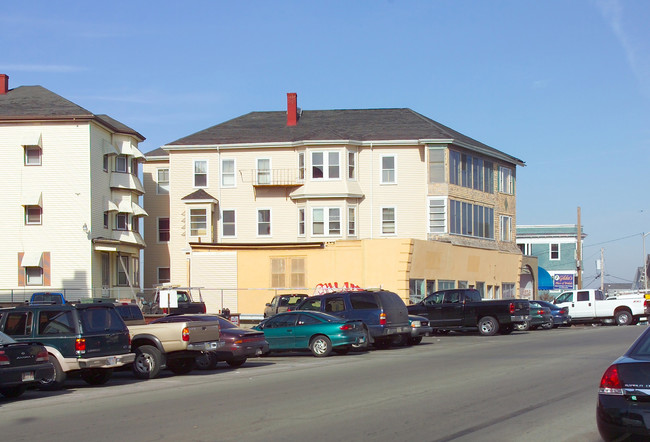 597 S Main St in Fall River, MA - Building Photo - Building Photo