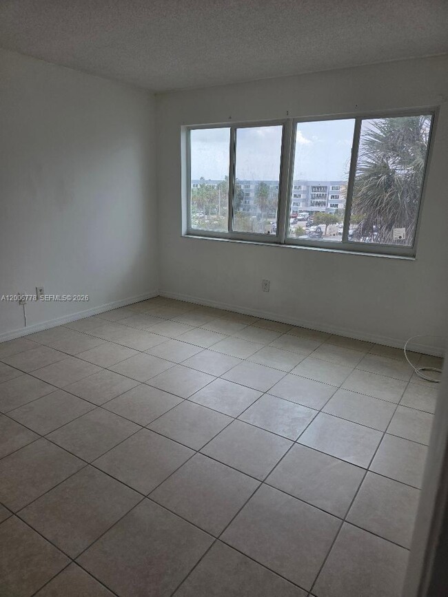 14840 Naranja Lakes Blvd in Homestead, FL - Building Photo - Building Photo