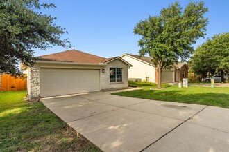 250 Brandons Way in Buda, TX - Foto de edificio - Building Photo