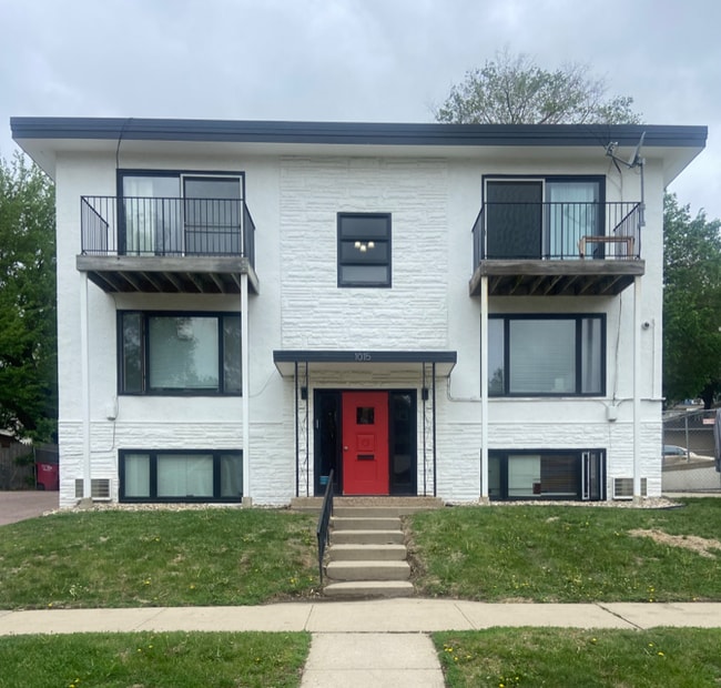 1015 S Duluth Ave