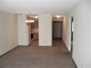 840 Highview Dr in New Richmond, WI - Foto de edificio - Building Photo