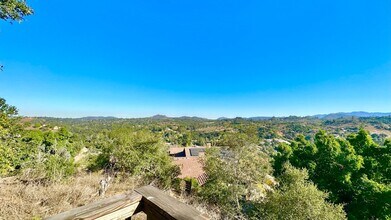 2706 Vía Del Robles in Fallbrook, CA - Building Photo - Building Photo