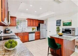 3803 Pin Oaks St in Sarasota, FL - Foto de edificio - Building Photo