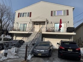 337 Bond St in Elizabeth, NJ - Building Photo