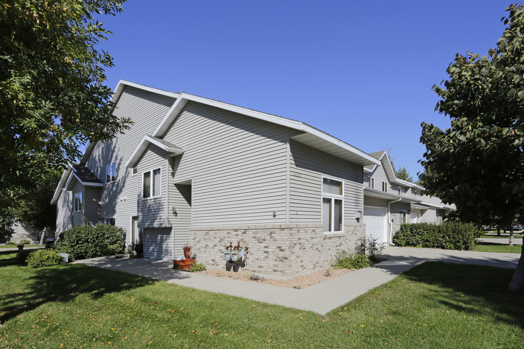 Mistwood Townhomes in Fargo, ND - Building Photo