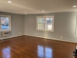 1 Oak Grove Rd in Caldwell, NJ - Building Photo - Building Photo