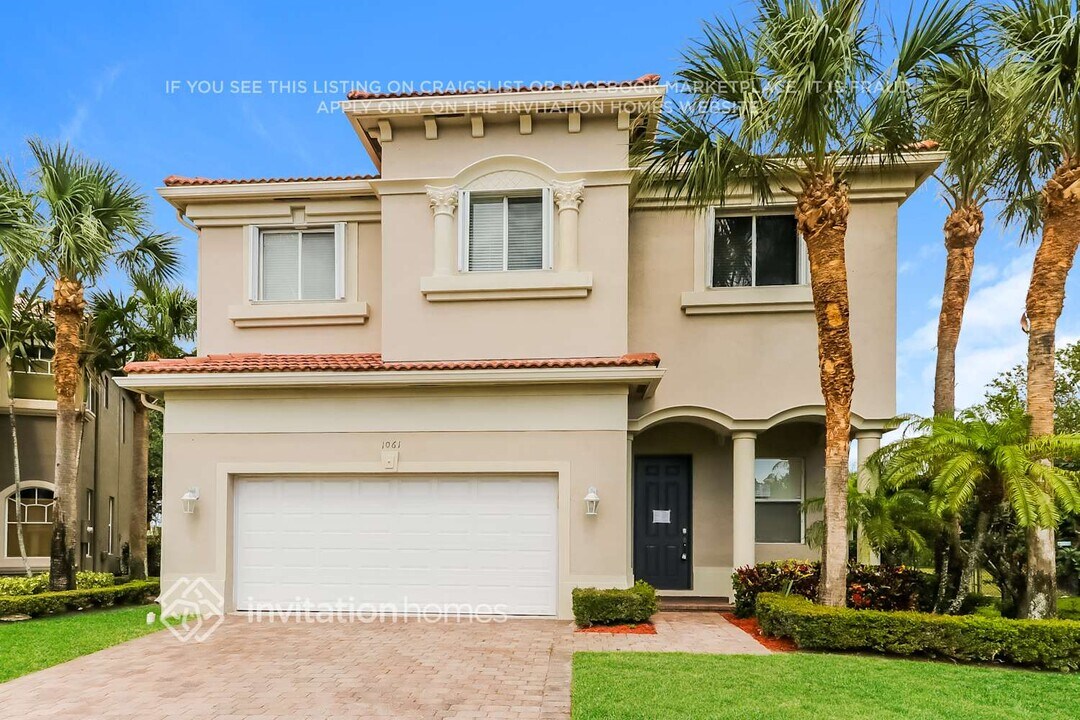 1061 Grove Park Cir in Boynton Beach, FL - Building Photo