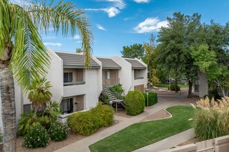 The Woods Apartments at Midvale Park in Tucson, AZ - Foto de edificio - Building Photo