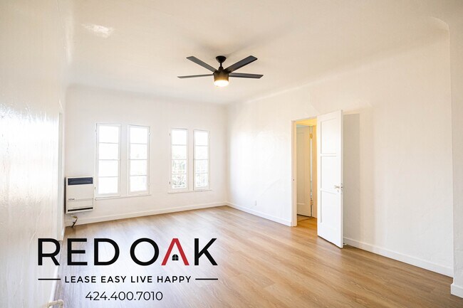 property at 706 N St Andrews Pl