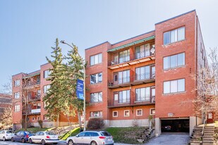 3350 De La Côte Sainte Catherine Ch in Montréal, QC - Building Photo
