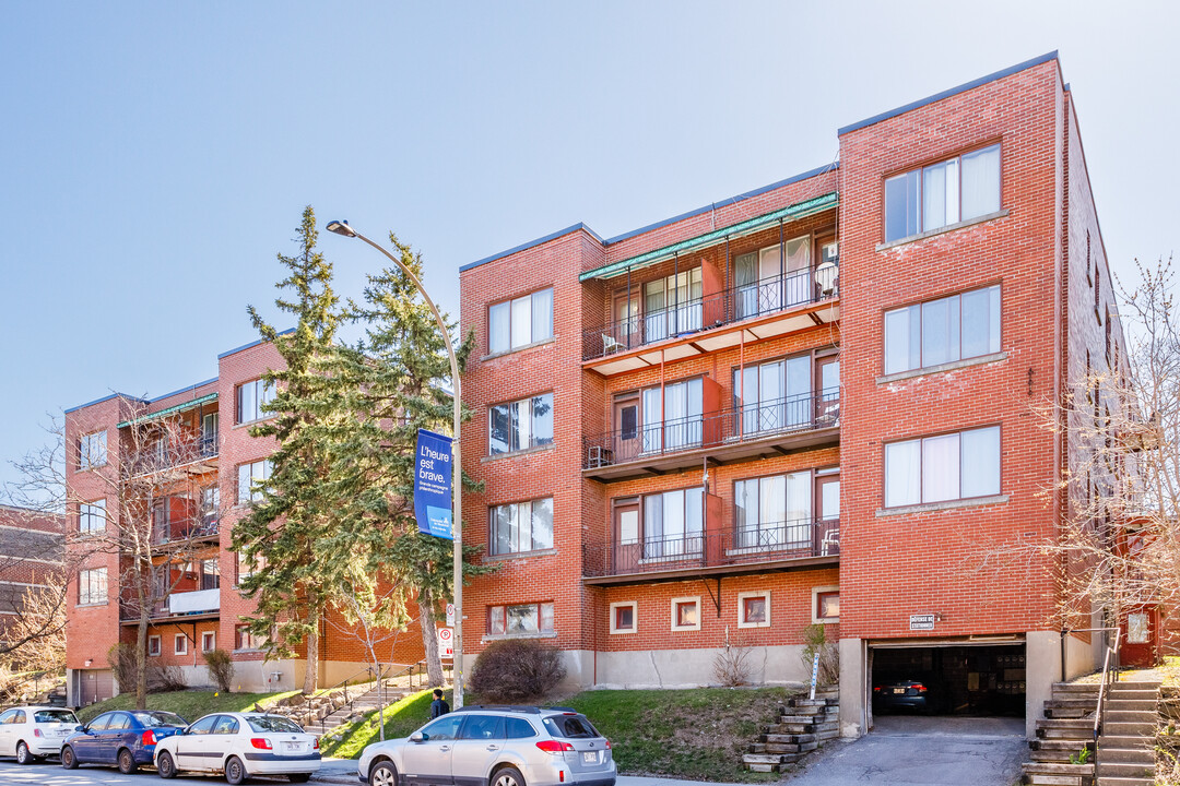 3350 De La Côte Sainte Catherine Ch in Montréal, QC - Building Photo