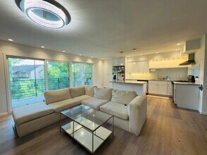 8211 Katy Fwy in Houston, TX - Building Photo - Building Photo