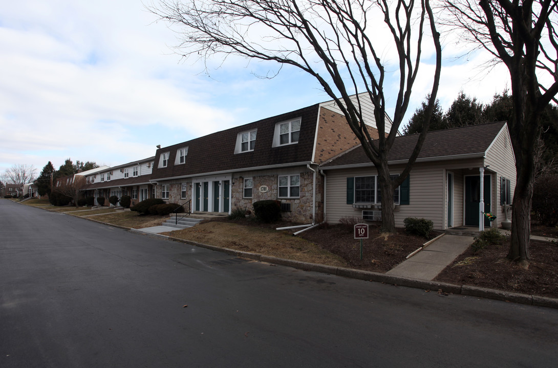 Sheffield Square Apartments in Allentown, PA - Building Photo