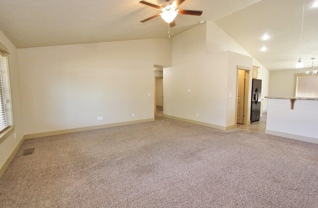 1161 Kaetzel Way in Emmett, ID - Building Photo - Building Photo