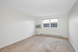 236 Low St in Newburyport, MA - Foto de edificio - Building Photo