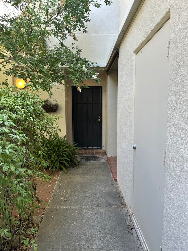 909 Alvarado Ave in Davis, CA - Building Photo - Building Photo