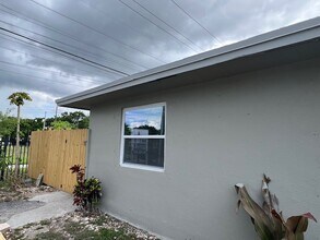 5415 NW 22nd St, Unit 5415 in Lauderhill, FL - Building Photo - Building Photo