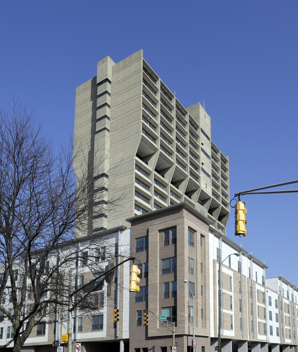 John J. Barton Apartments in Indianapolis, IN - Foto de edificio