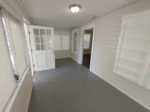 1131 Queen St N-Unit -House in St. Petersburg, FL - Building Photo - Building Photo