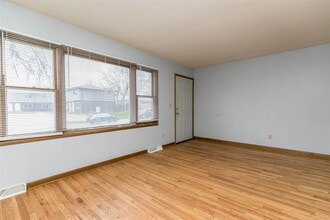 1103 Hollywood Blvd, Unit 1103 in Iowa City, IA - Building Photo - Building Photo