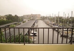 1750 Harbor Pl in South Pasadena, FL - Building Photo - Building Photo