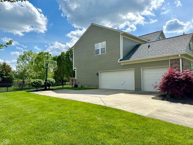 14215 Charity Chase Cir in Westfield, IN - Building Photo - Building Photo