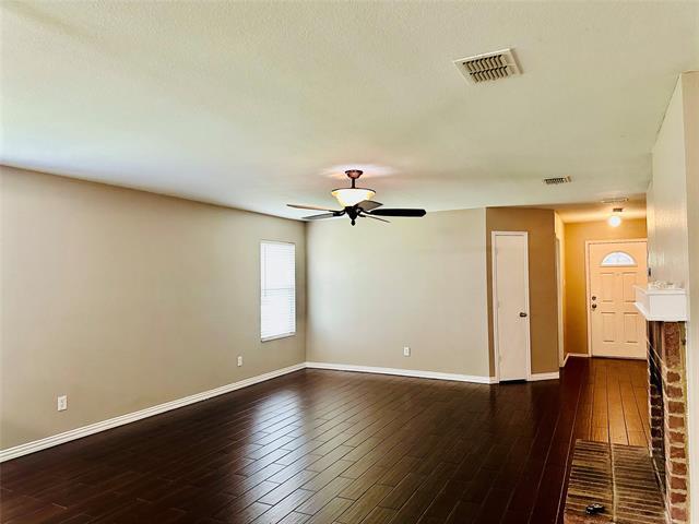 8021 Stowe Springs Ln in Arlington, TX - Building Photo - Building Photo
