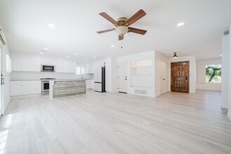 3953 James Dr in Carlsbad, CA - Building Photo - Building Photo